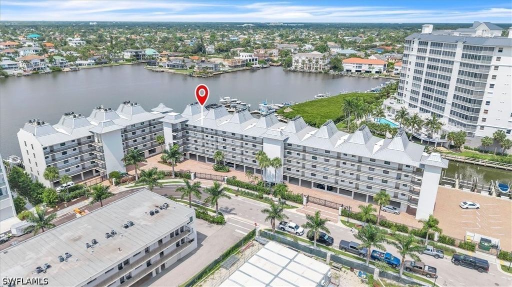 271 Southbay Dr 241, Naples