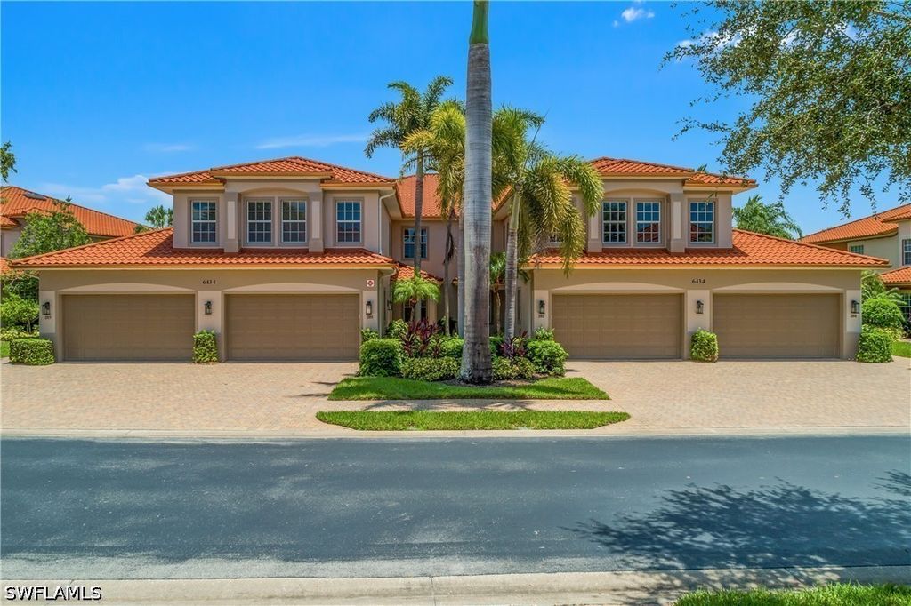 6434 Legacy Cir 401, Naples