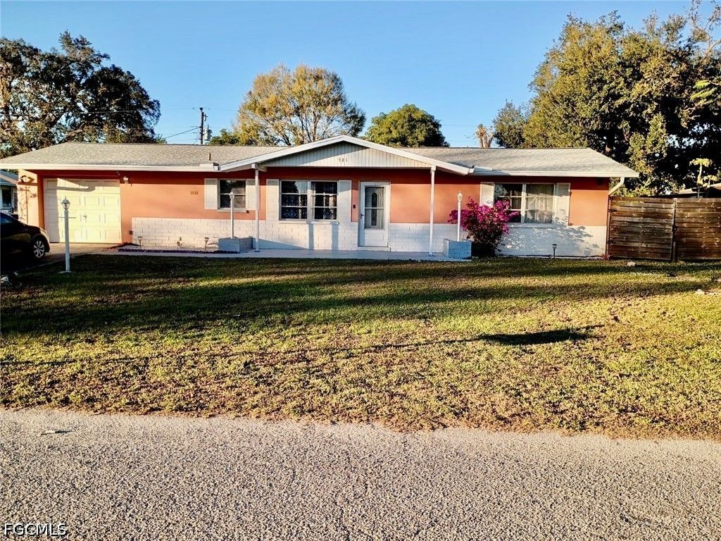 901 Juno Dr, Lehigh Acres