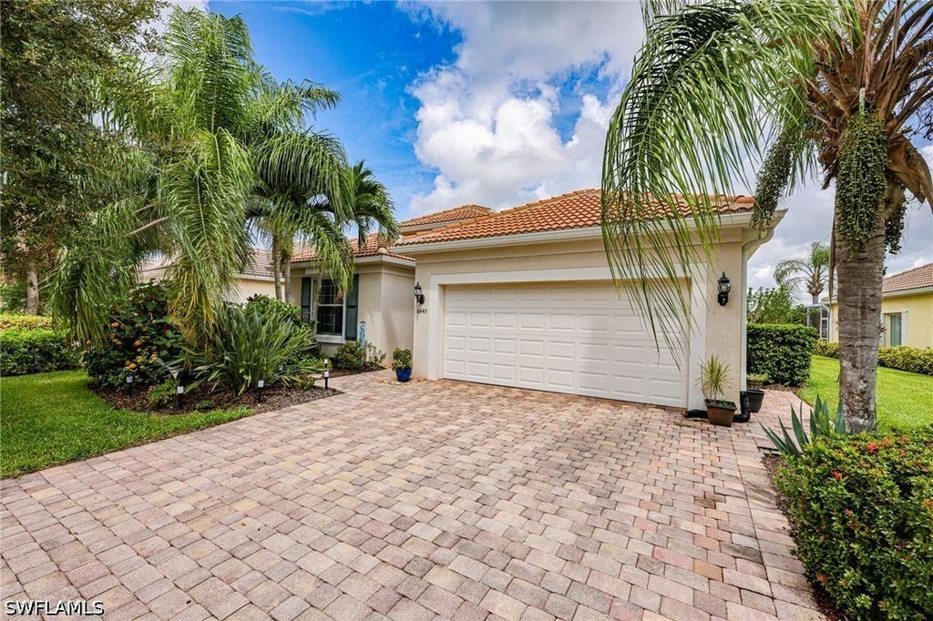 8443 Benelli Ct, Naples