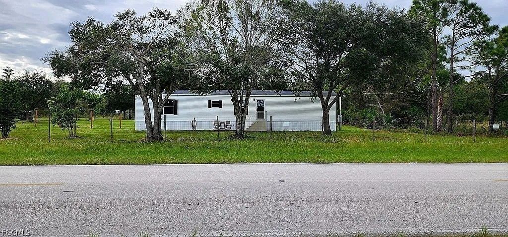 330 N Cabbage Palm St, Clewiston