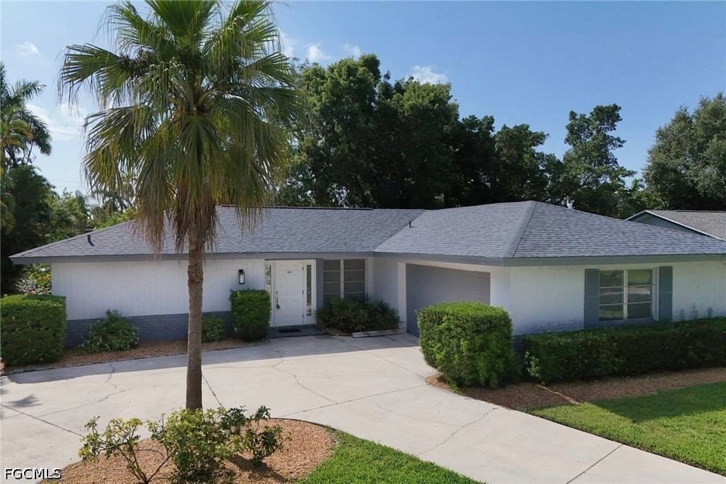 5661 Eichen Cir E, Fort Myers