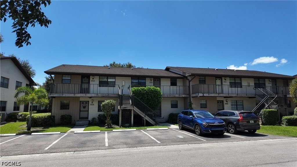 5257 Treetops Dr X202, NAPLES