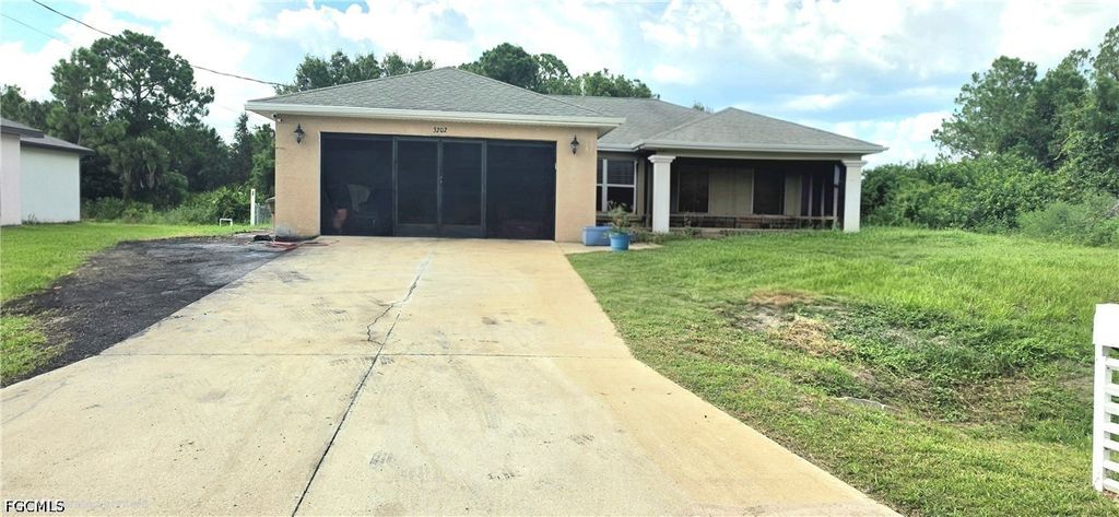3202 54th St W, LEHIGH ACRES