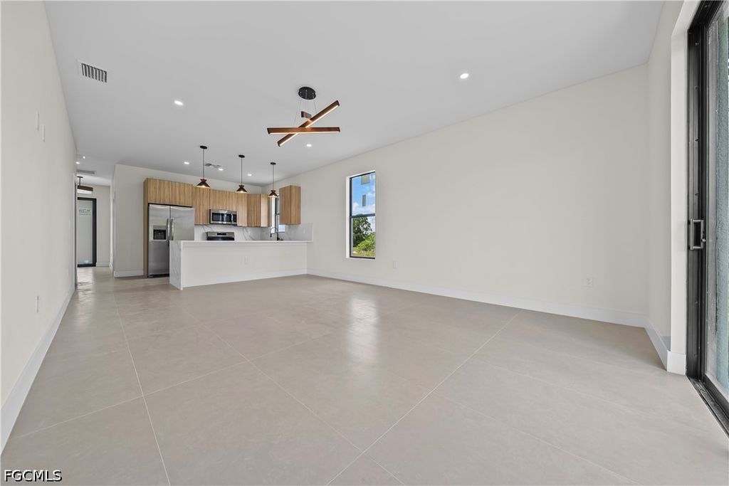 2919 Meadow Rd, Lehigh Acres
