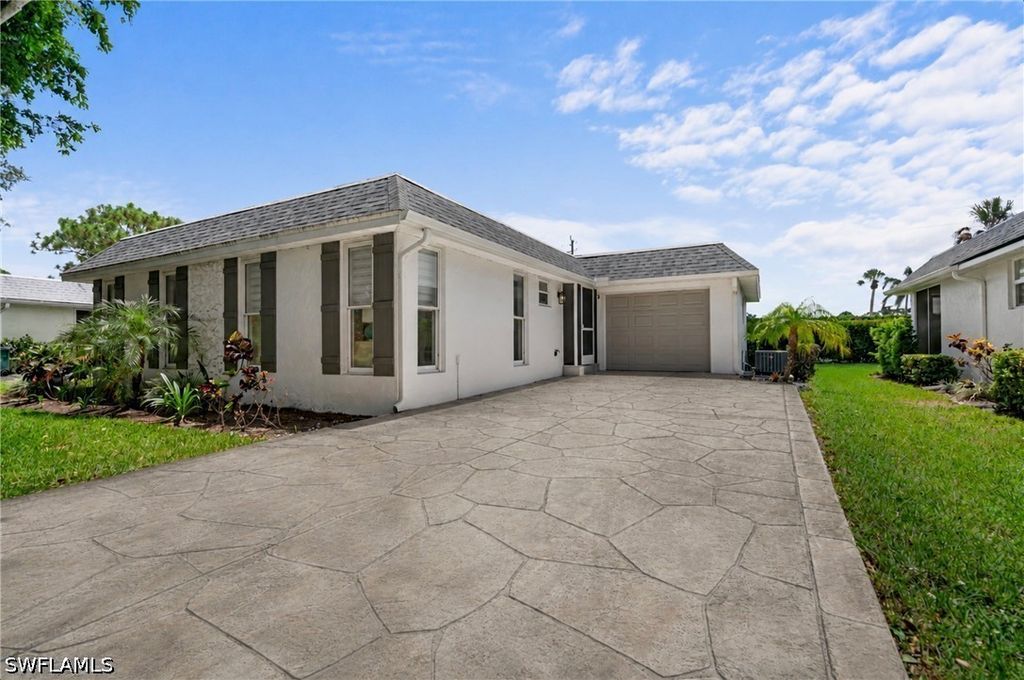 250 Lanchester Ct 35, NAPLES