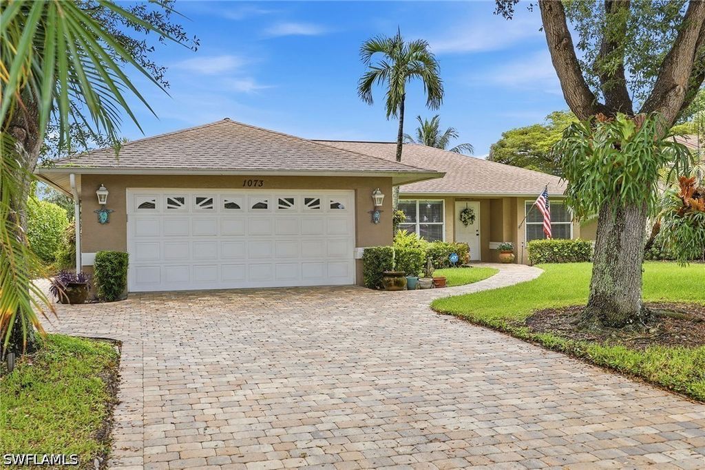 1073 N Alhambra Cir, Naples