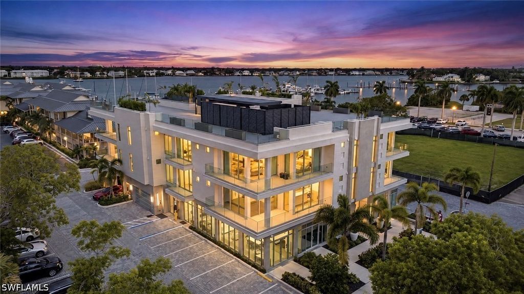 1165 8th St S #202, Naples