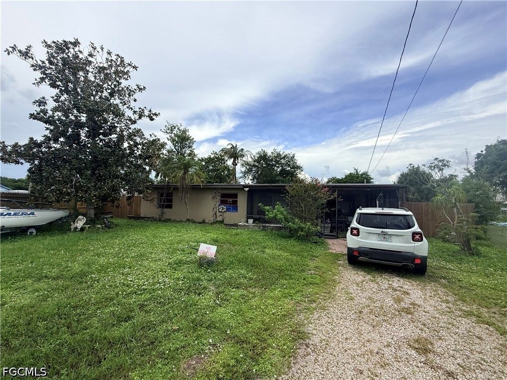 221 Brooks Ct, North Fort Myers