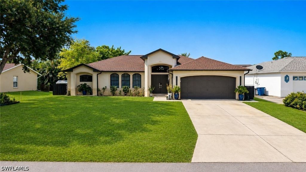 9052 Cypress Dr N, FORT MYERS