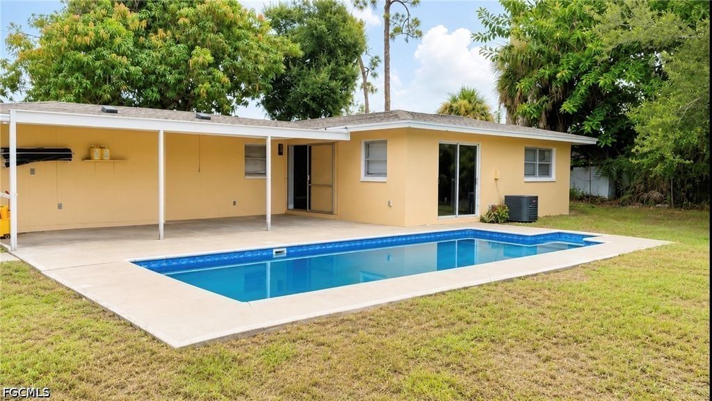 1634 Newport Ct, Fort Myers