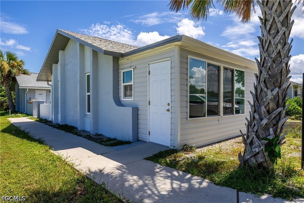 16593 Davis Rd, FORT MYERS