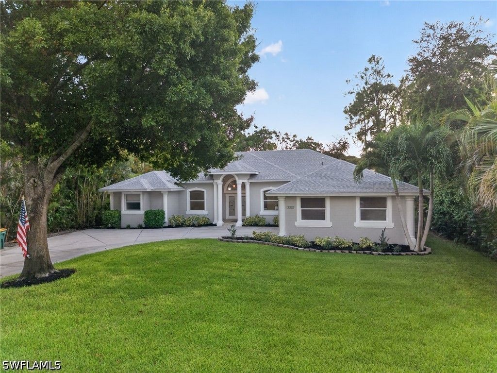 5761 Waxmyrtle Way, Naples