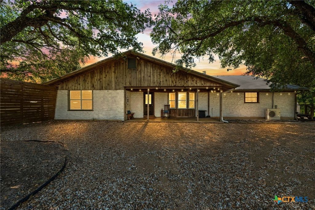 1421 Fm 1660, Hutto