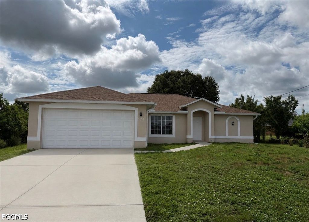 573 Bourse Cir, Lehigh Acres