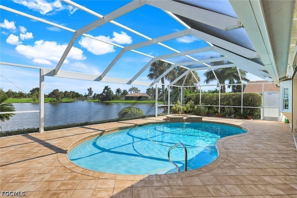 16111 Forest Oaks Dr, FORT MYERS