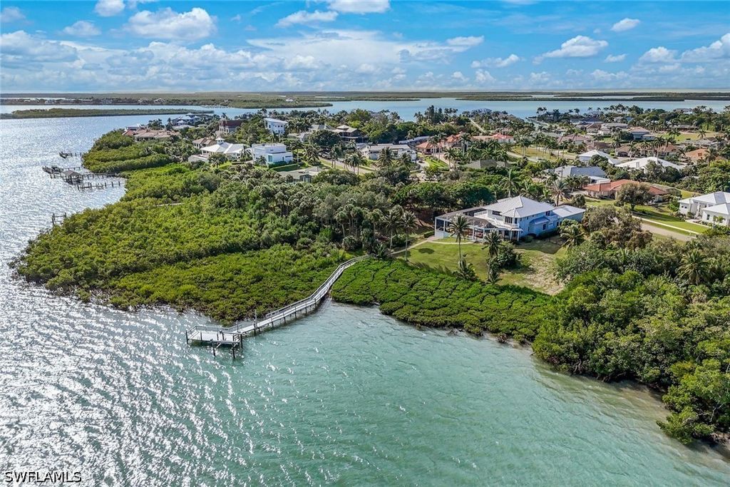 831 Caxambas Dr, Marco Island