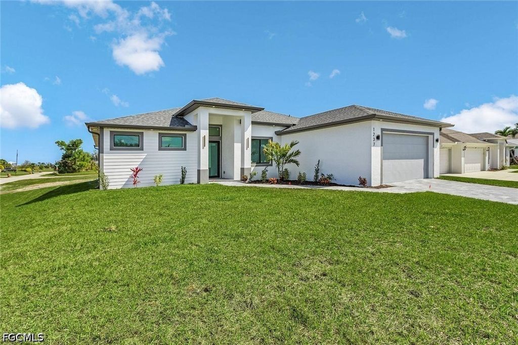 121 Gleason Pkwy, Cape Coral