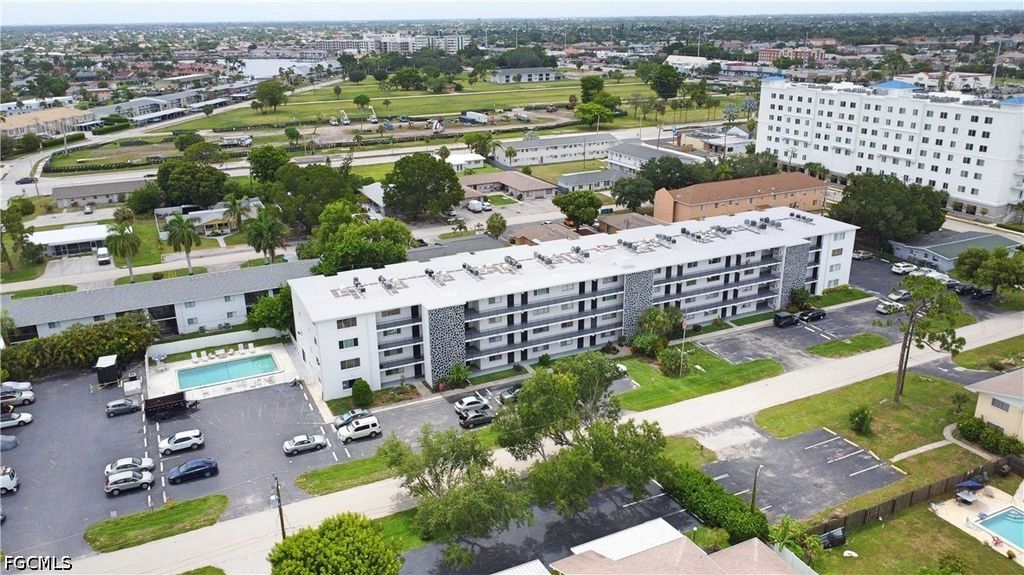 4906 Victoria Dr 103, CAPE CORAL