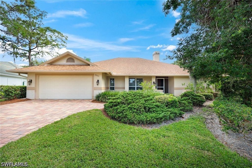 2207 Imperial Golf Co Blvd, Naples