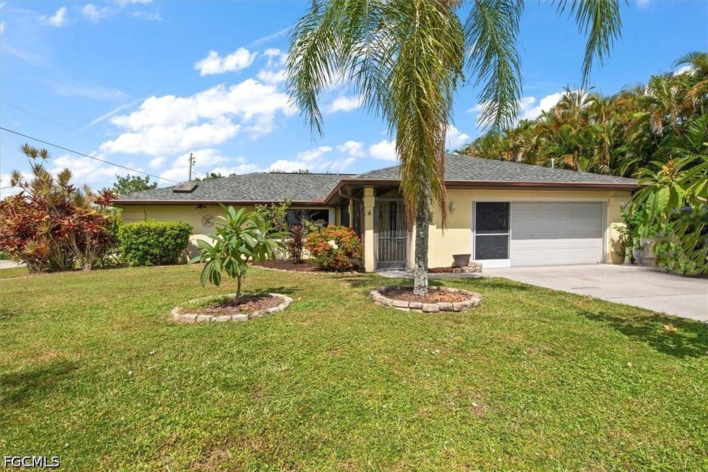 824 Sw 13th Ave, Cape Coral