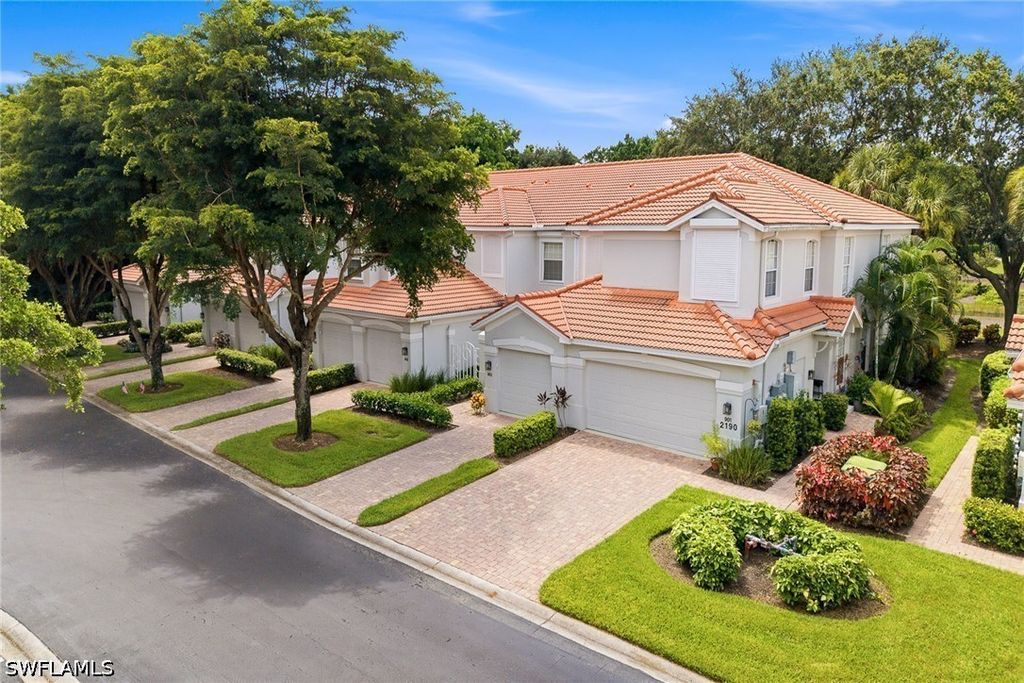 2190 Arielle Dr 901, Naples