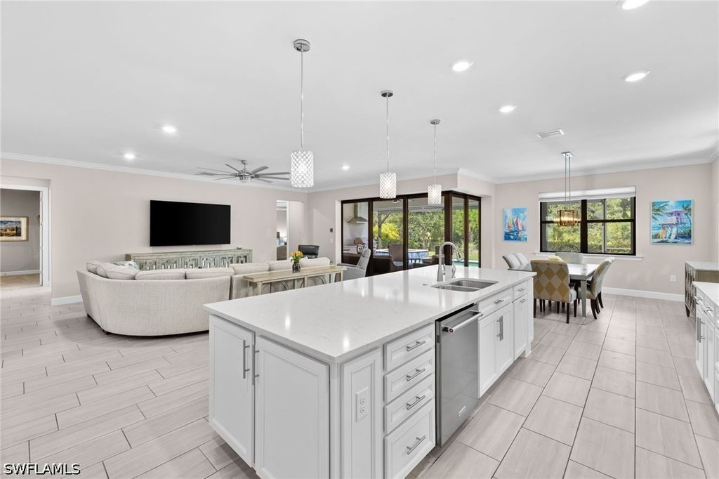 6907 Cocoplum St, Naples