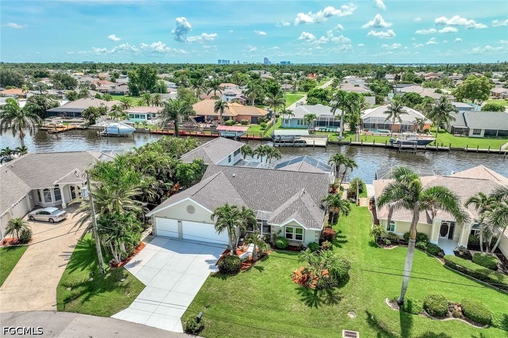 1303 Se 20th Ct, CAPE CORAL
