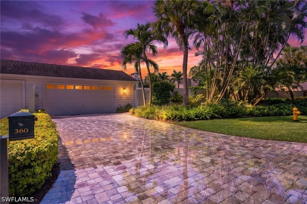 360 Edgemere Way N 25, Naples