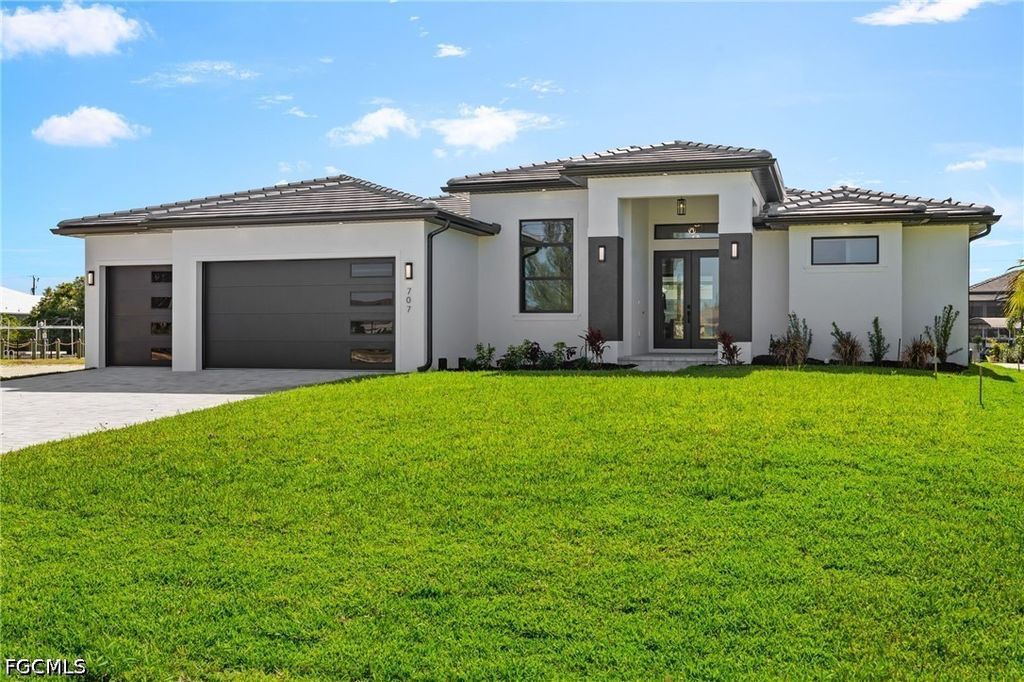 707 Nw 38th Ave, Cape Coral