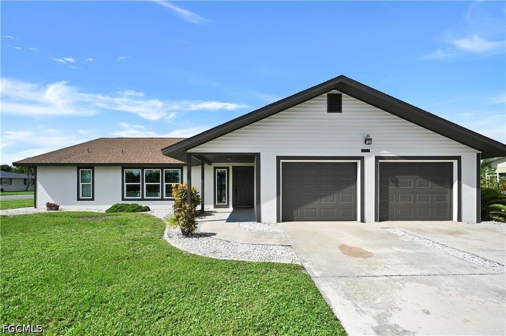 1482 N Larkwood Sq, Fort Myers