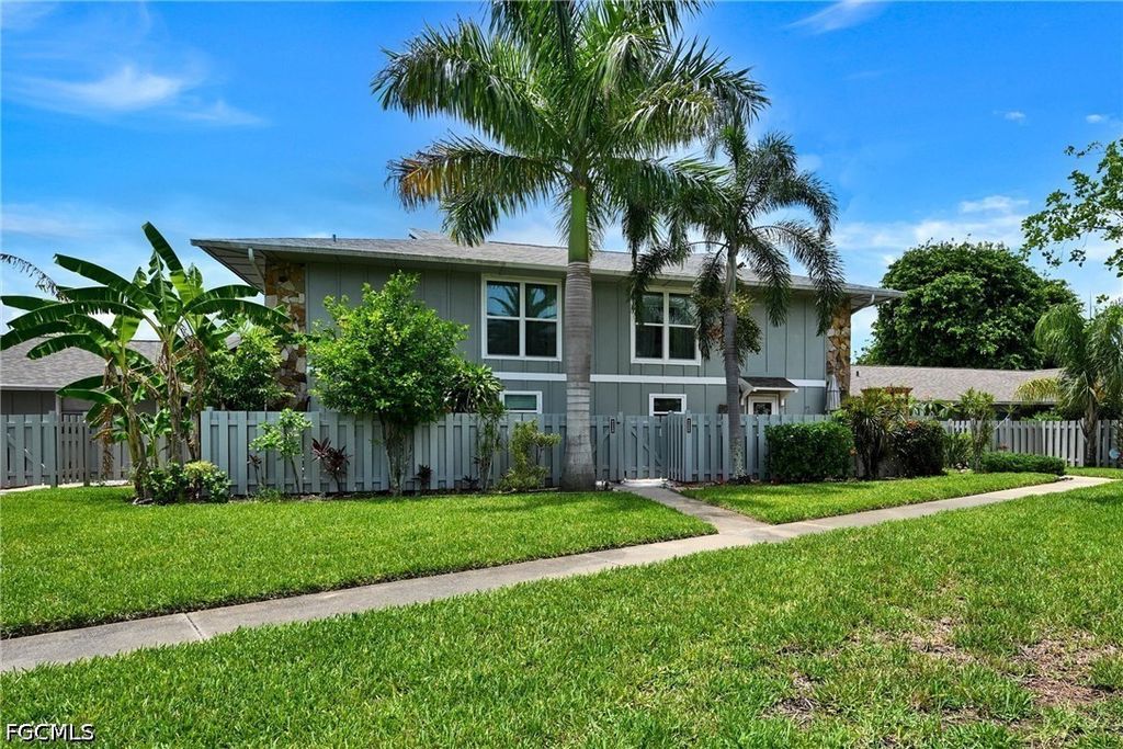 4259 Island Cir 3, Fort Myers