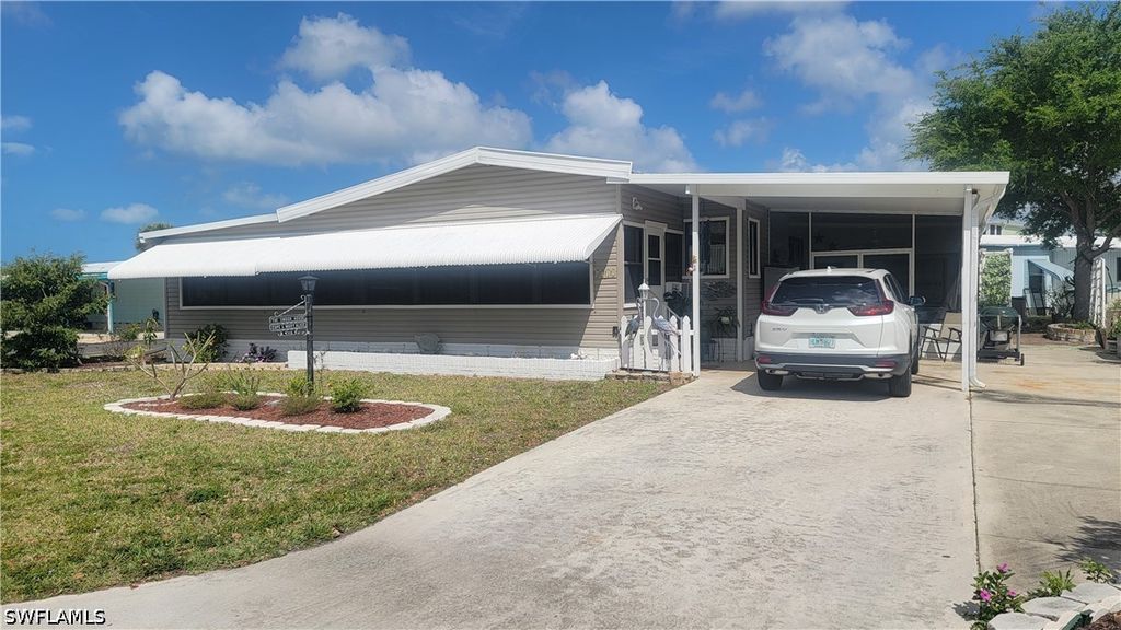 4712 Tahiti Dr, Bonita Springs