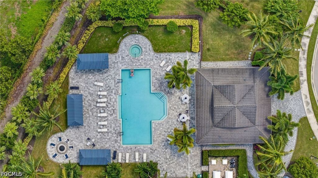 2183 Marquesa Cir, NAPLES