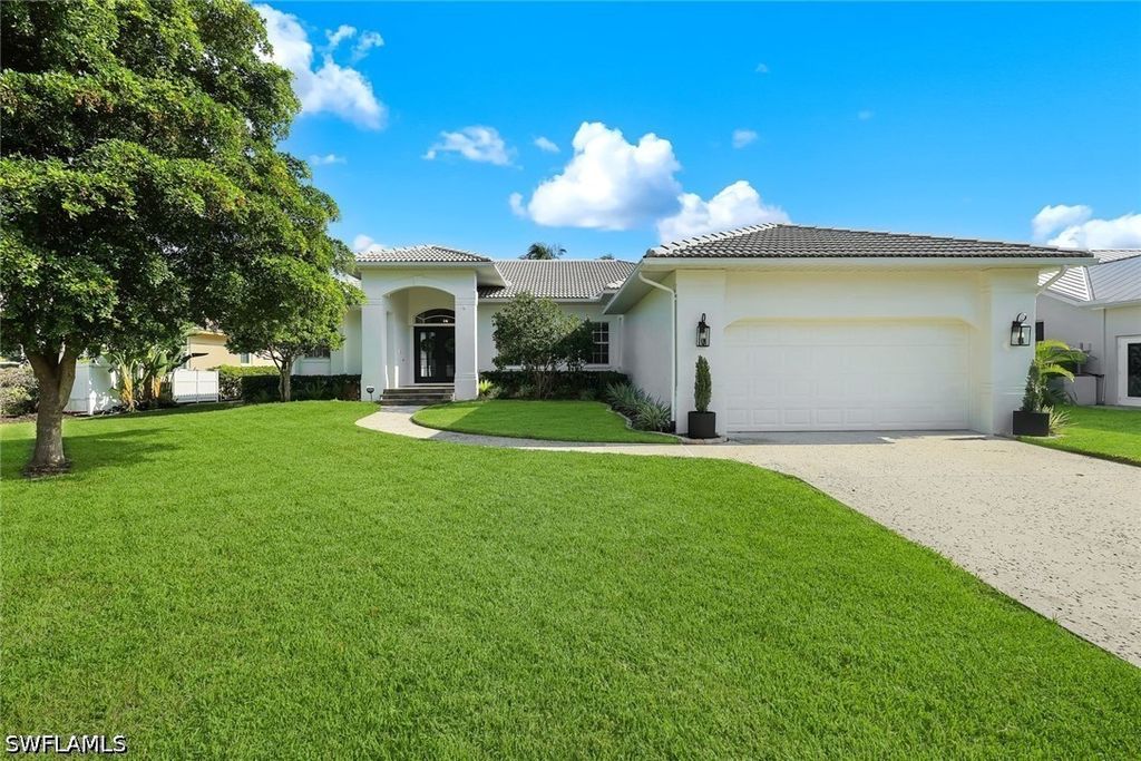 8748 S Lake Cir, Fort Myers