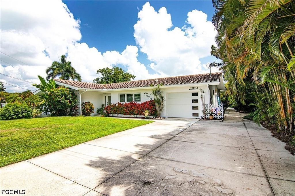 1300 Thompson St, North Fort Myers