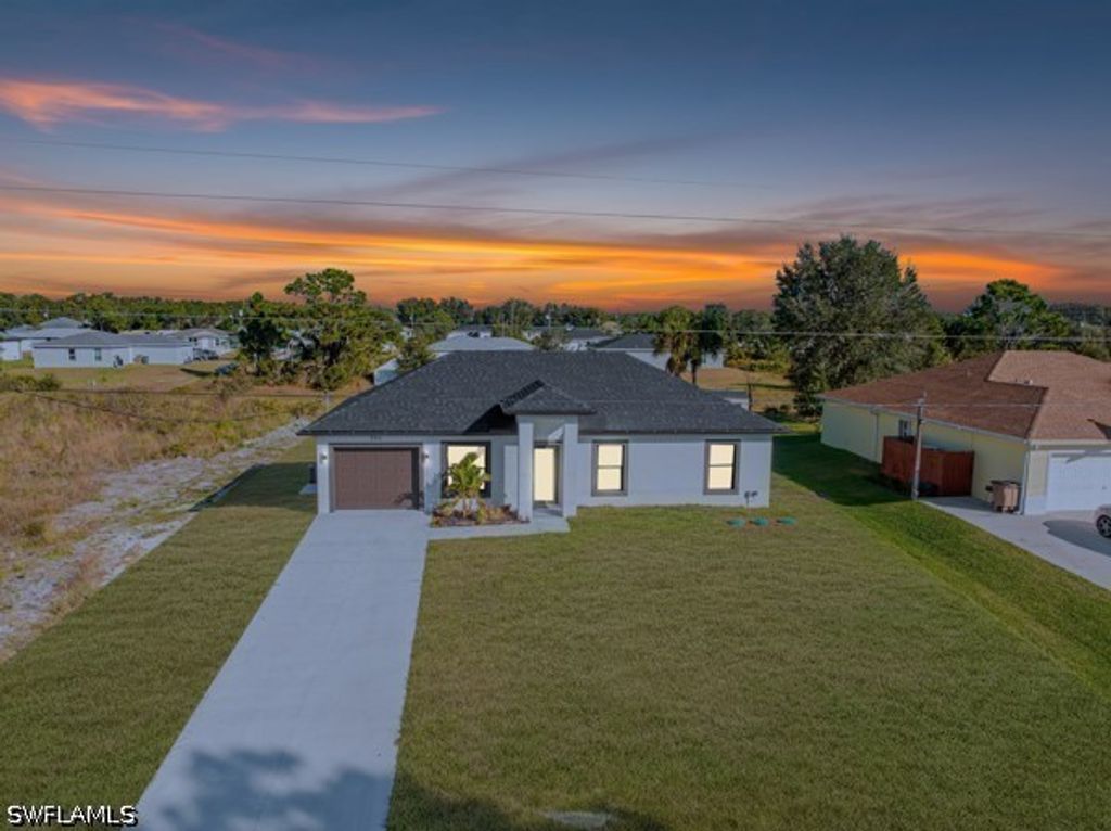 556 Woodview Dr, Lehigh Acres