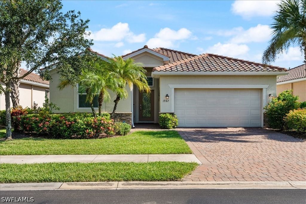 1987 Fairmont Ln, Naples