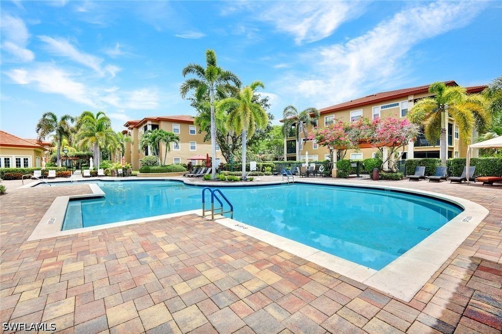 8880 Colonnades Ct W 427, Bonita Springs