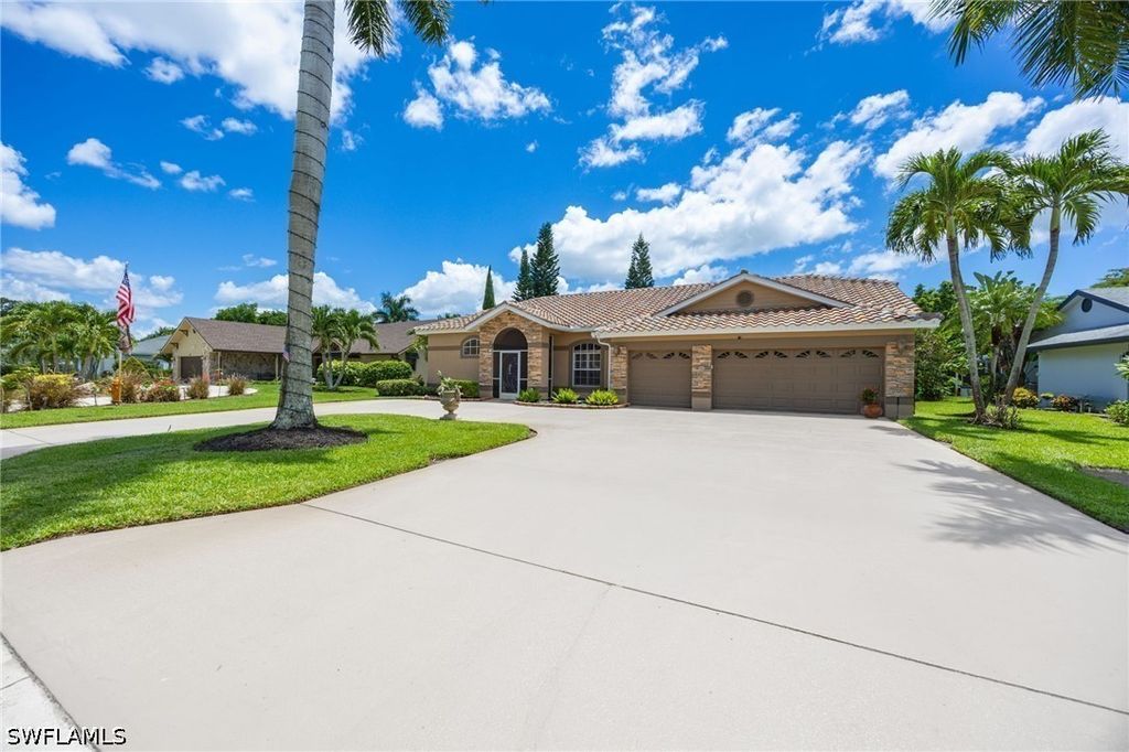 195 Palmetto Dunes Cir, Naples