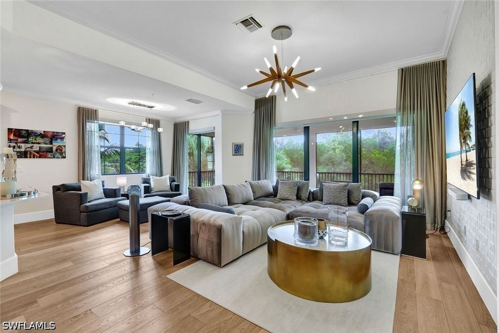 16356 Viansa Way 201, Naples