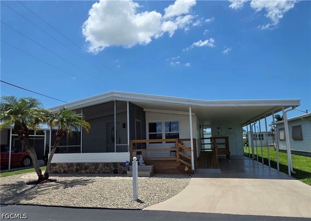 556 Freedom St, NORTH FORT MYERS