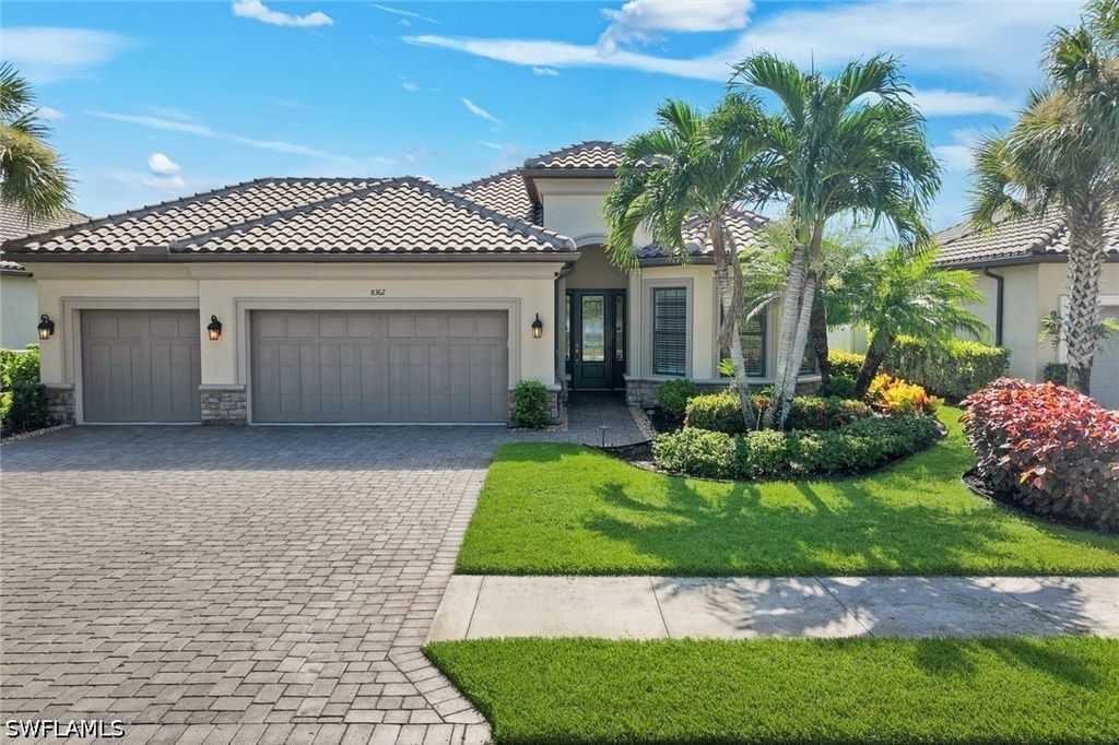 8362 Viale Cir, Naples