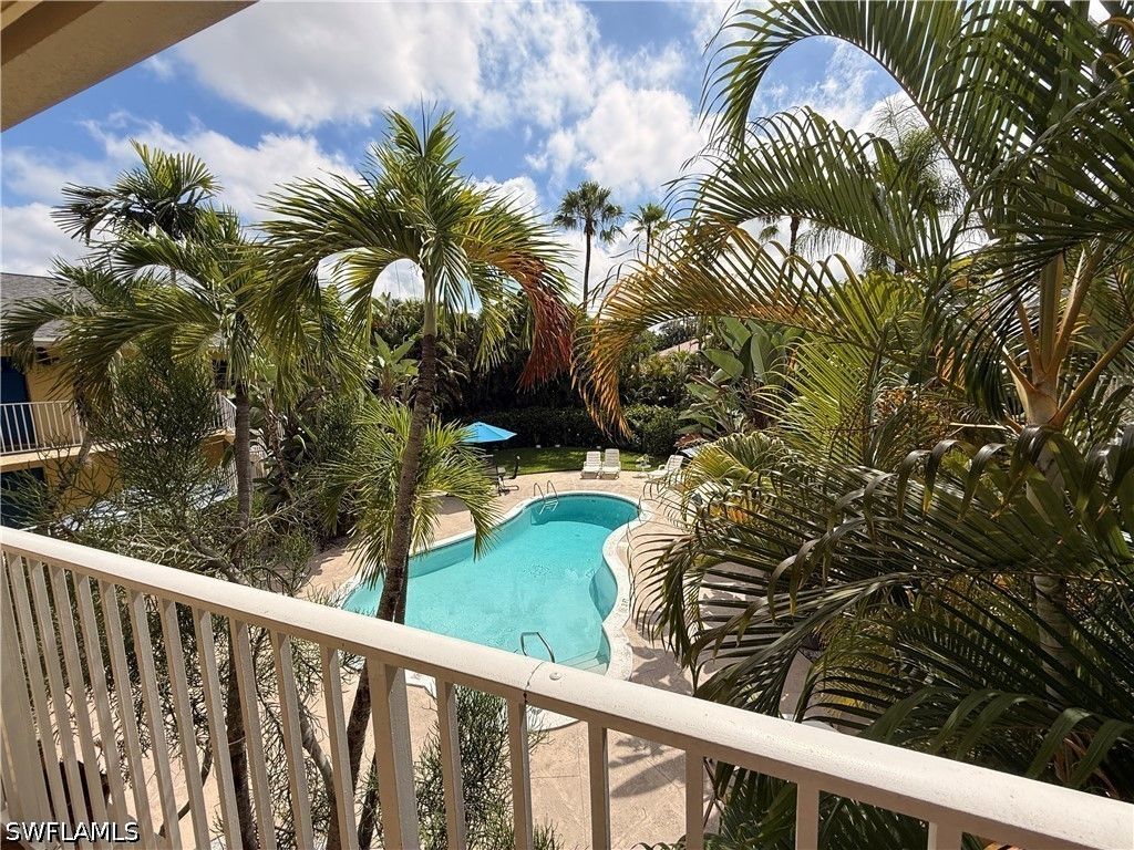 4290 Gulfstream Dr 12, Naples