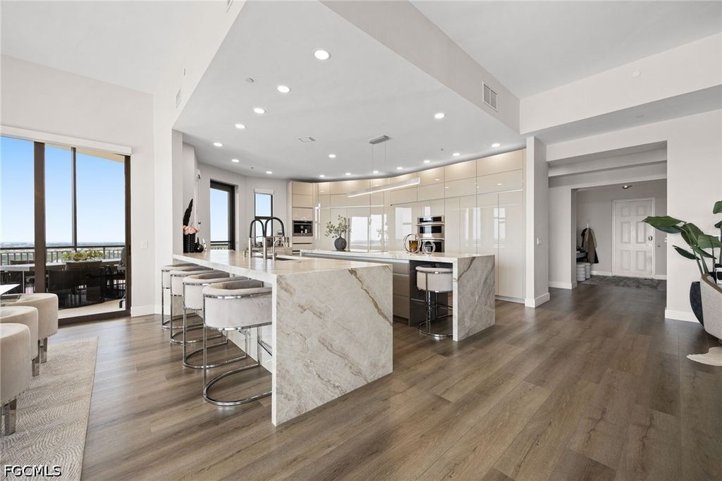 14300 Riva Del Lago Dr 2104, FORT MYERS