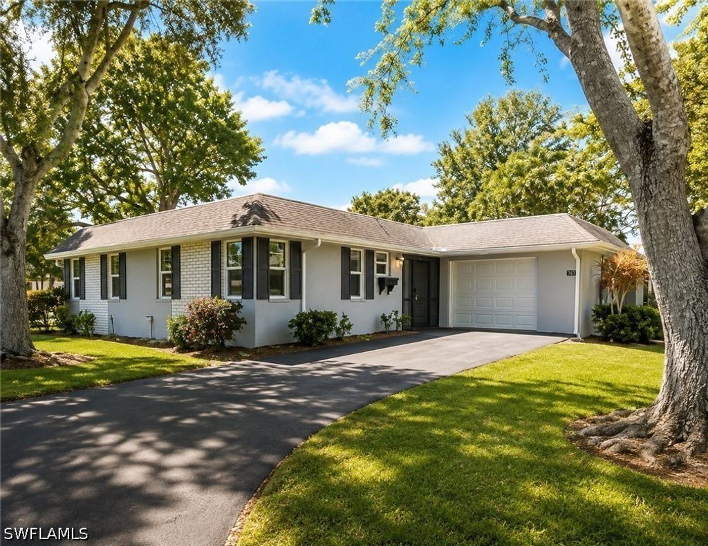 225 Georgetown Blvd 25, Naples