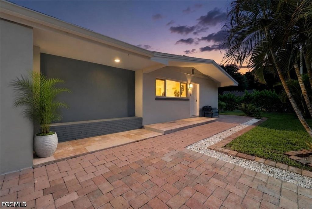 1821 Winkler Ave, Fort Myers