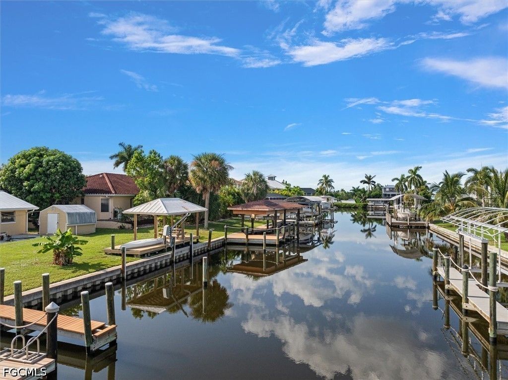 2727 Sanderling Ct, St James City