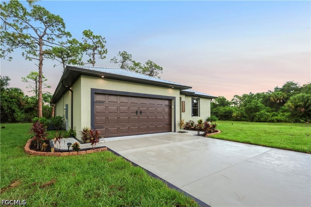 5033 Pinetree Cir, LABELLE