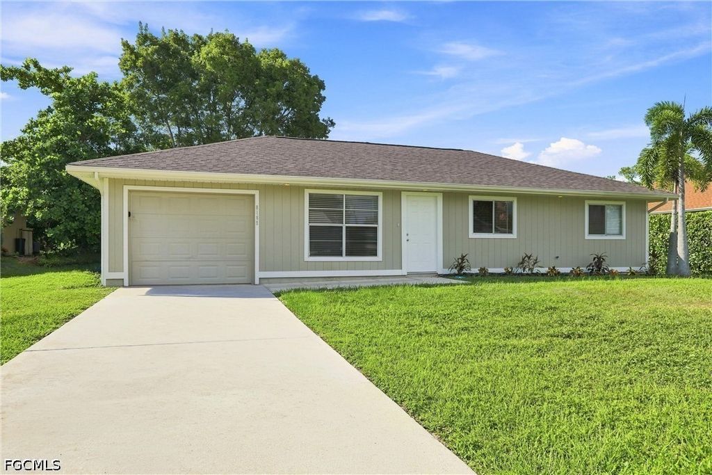 8165 Pelican Rd, Fort Myers